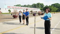 Lễ báo công dâng Bác và Lễ Kết nạp Đội viên của 2 Liên Đội trường Tiểu học Hoàng Diệu và Tiểu học Nguyễn Tri Phương Quận Ba Đình, Hà Nội