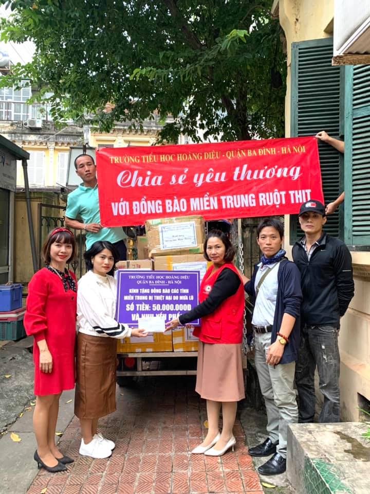Chương trình “Chia sẻ yêu thương với đồng bào miền Trung ruột thịt” của Tiểu học Hoàng Diệu quận Ba Đình- Hà Nội