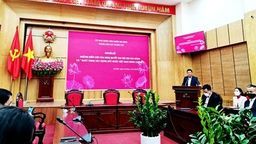 Cán bộ, giáo viên trường Tiểu học Hoàng Diệu tham dự chuyên đề phổ biến “Những điểm mới của Nghị quyết Đại hội XIII của Đảng” và "Khát vọng xây dựng đất nước Việt Nam hùng cường"