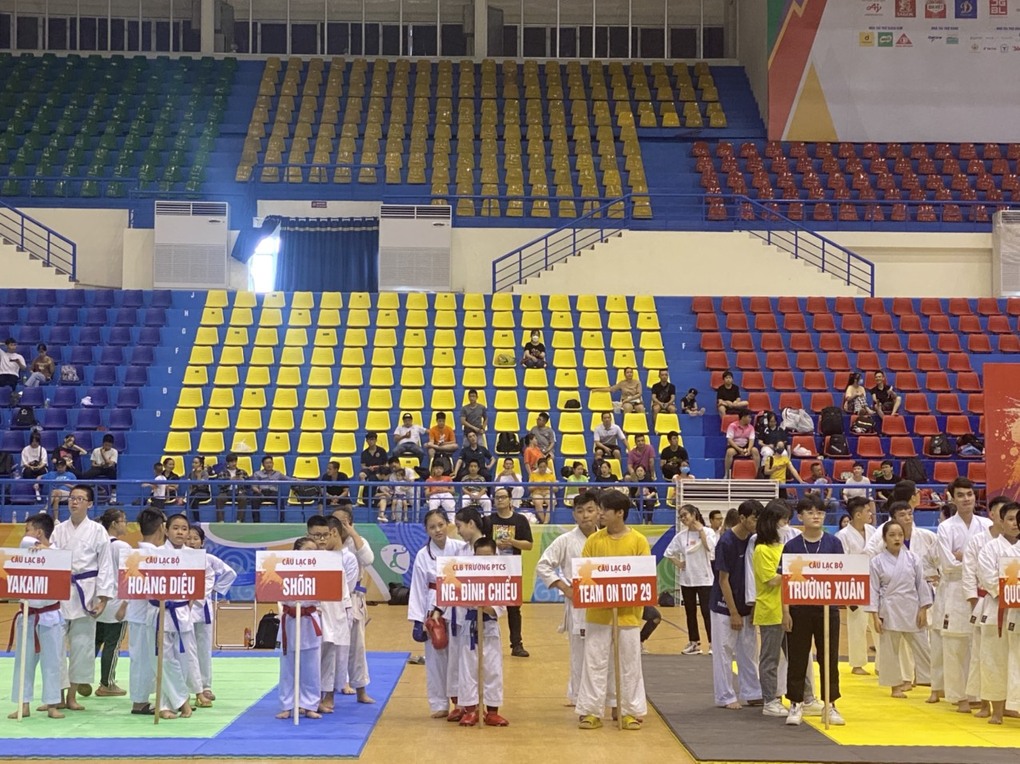 Học sinh trường Tiểu học Hoàng Diệu đạt 2 Huy chương Vàng, 1 Huy chương Bạc và 4 Huy chương Đồng tại giải Vô địch Karate thanh thiếu niên Ba Đình