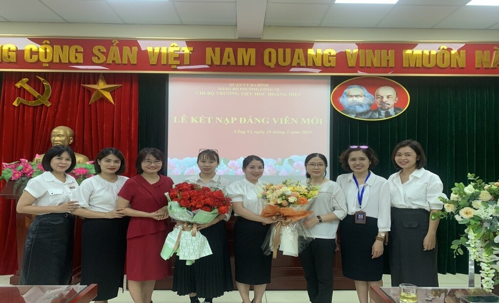 Trường Tiểu học Hoàng Diệu tổ chức Lễ kết nạp đảng viên mới