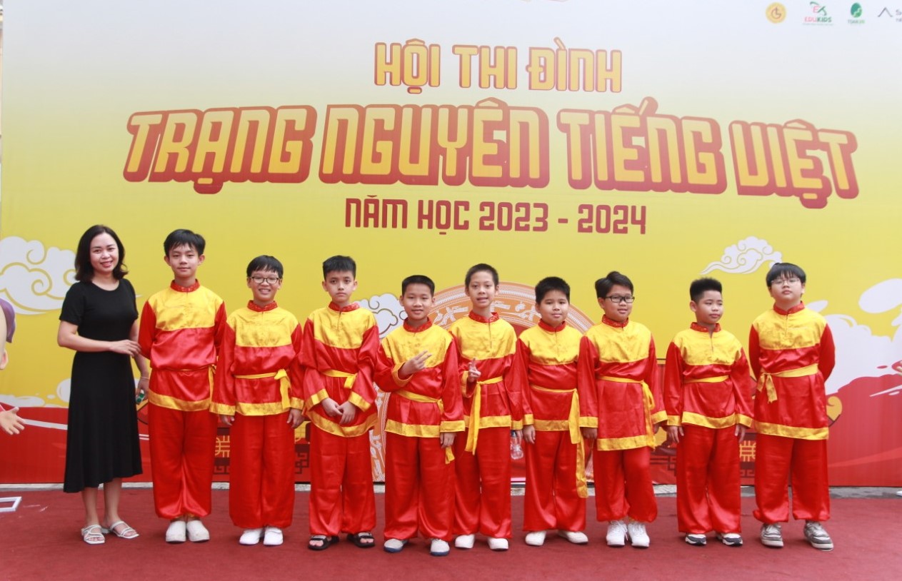 Đội văn nghệ Trường TH Hoàng Diệu biểu diễn chào mừng Lễ trao giải Hội thi Đình - Cấp Quốc gia sân chơi Trạng Nguyên Tiếng Việt năm học 2023-2024.