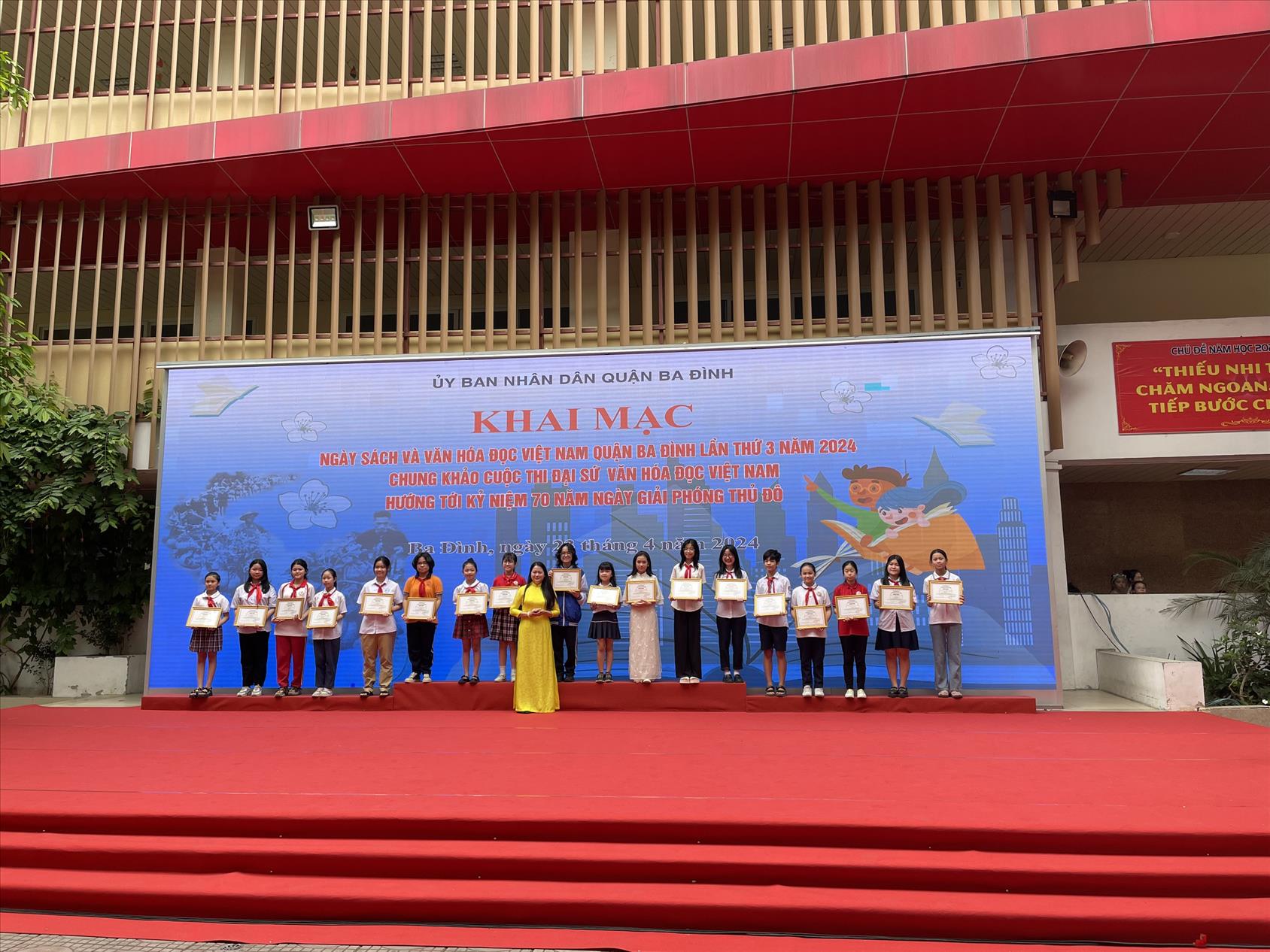 Trường Tiểu học Hoàng Diệu vinh dự có 2 học sinh đạt giải Nhì, 2 học sinh đạt giải Ba, 1 học sinh đạt giải Khuyến khích được khen thưởng trong Ngày hội Sách và Văn hóa đọc Việt Nam lần thứ III Quận Ba Đình năm 2024