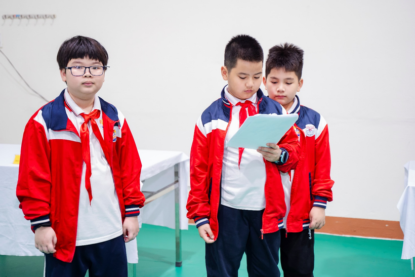 A group of boys in red jackets

Description automatically generated