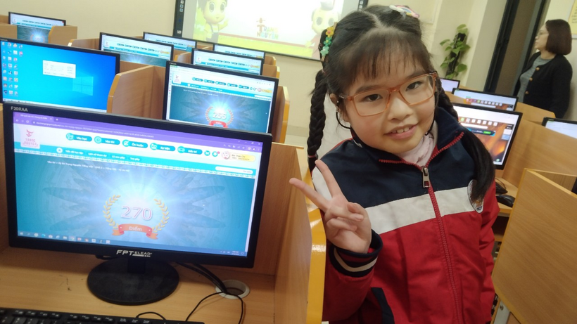 A child sitting in front of a computer

Description automatically generated